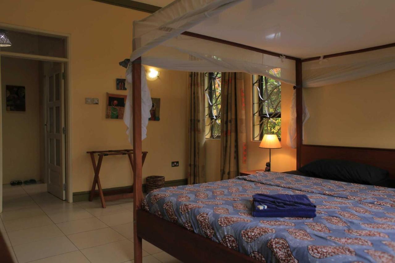 Bluemonkey Guesthouse Entebbe Exteriör bild