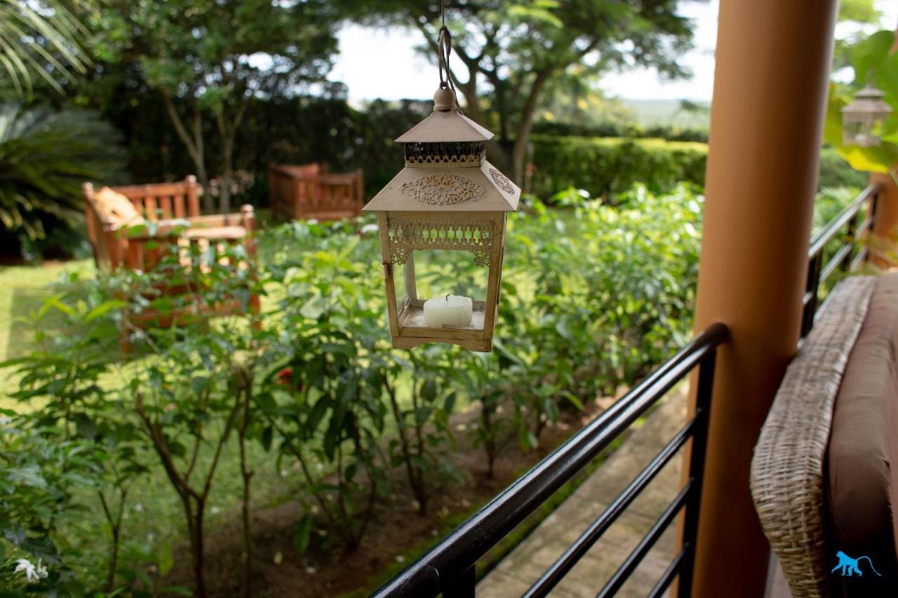 Bluemonkey Guesthouse Entebbe Exteriör bild