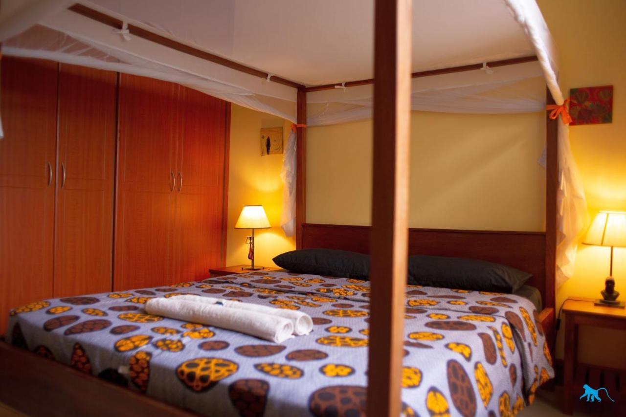 Bluemonkey Guesthouse Entebbe Exteriör bild